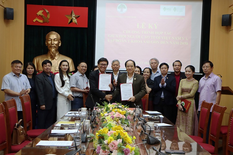 Hội Người cao tuổi Việt Nam ký chương trình phối hợp với Hệ thống Bệnh viện Mắt Sài Gòn
